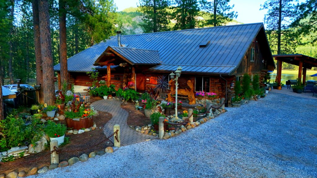 Lazy Daze Retreats - Upper Columbia River Inn - PIC - 4